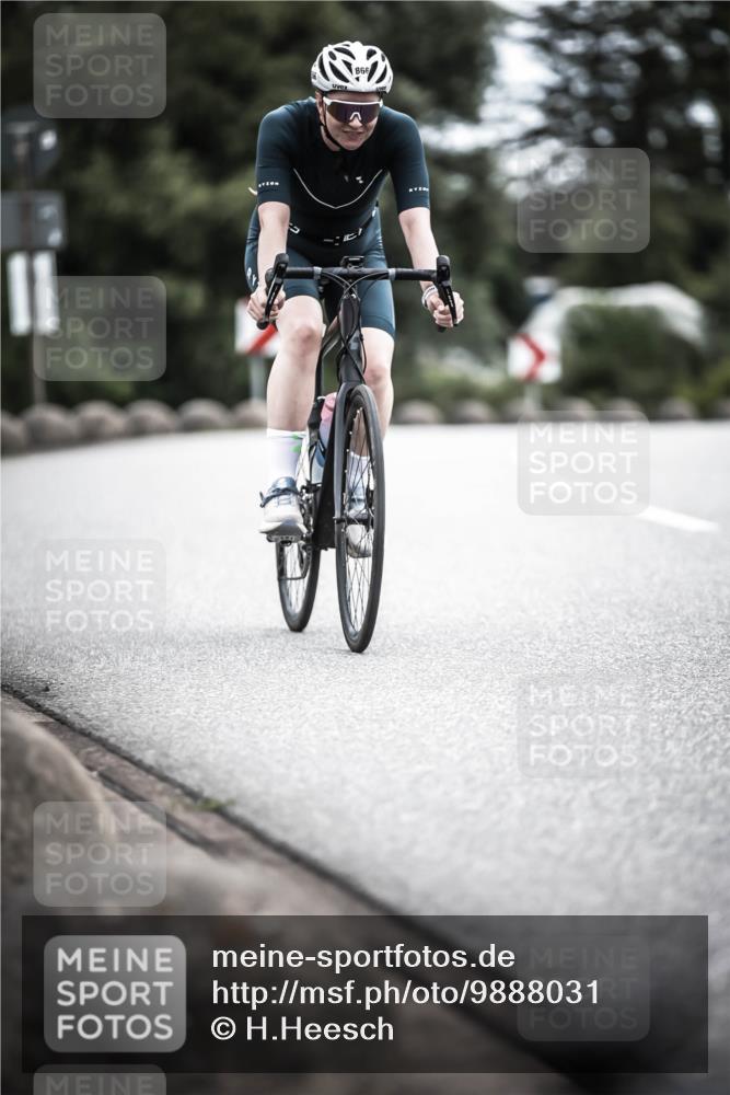 21.06.2026 - 29. Vierlanden-Triathlon H.Heesch http://msf.ph/oto/9888031 21.06.2026 12:12:56 Radfahren 851, 866 meine-sportfotos.de