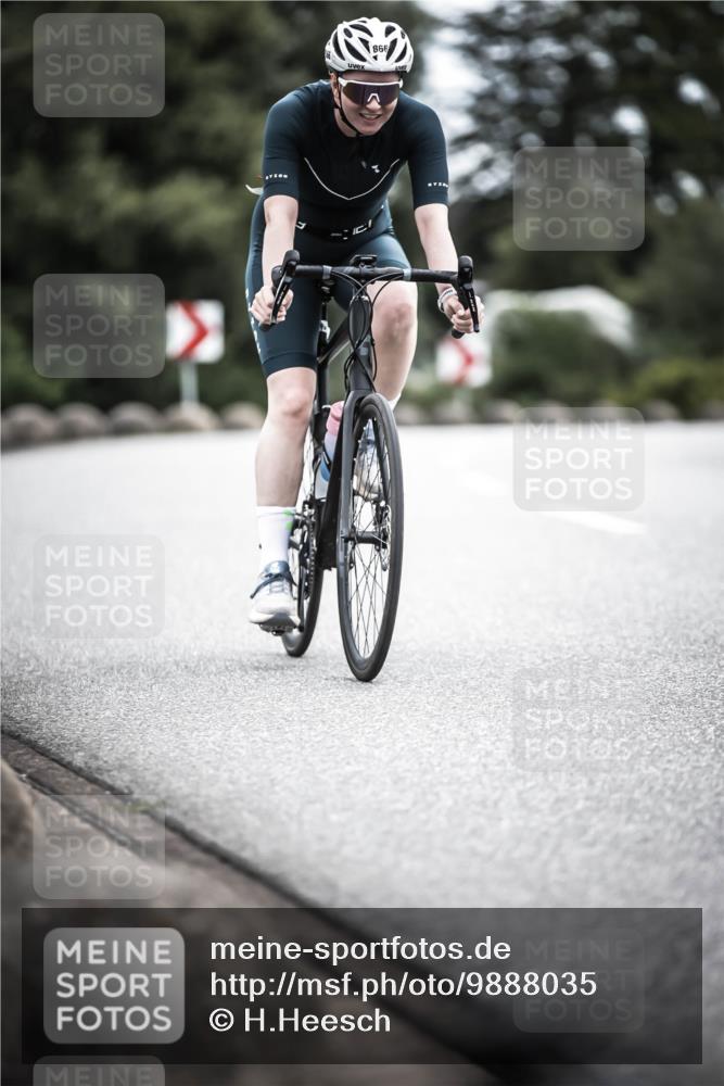 21.06.2026 - 29. Vierlanden-Triathlon H.Heesch http://msf.ph/oto/9888035 21.06.2026 12:12:56 Radfahren 851, 866 meine-sportfotos.de