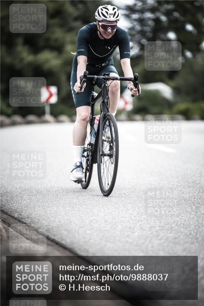 21.06.2026 - 29. Vierlanden-Triathlon H.Heesch http://msf.ph/oto/9888037 21.06.2026 12:12:56 Radfahren 851, 866 meine-sportfotos.de