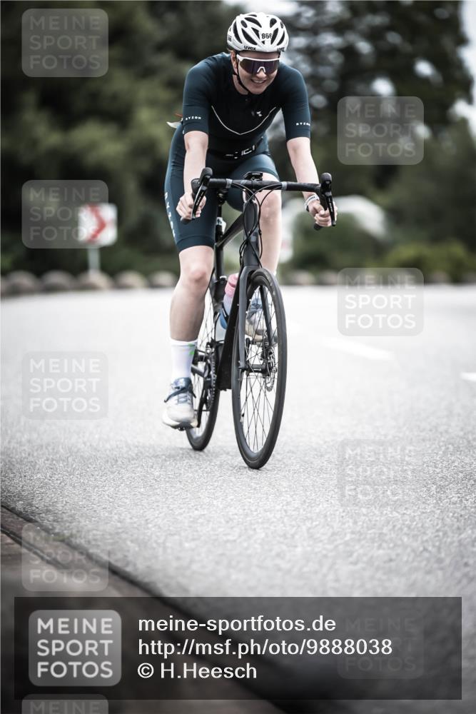 21.06.2026 - 29. Vierlanden-Triathlon H.Heesch http://msf.ph/oto/9888038 21.06.2026 12:12:56 Radfahren 851, 866 meine-sportfotos.de