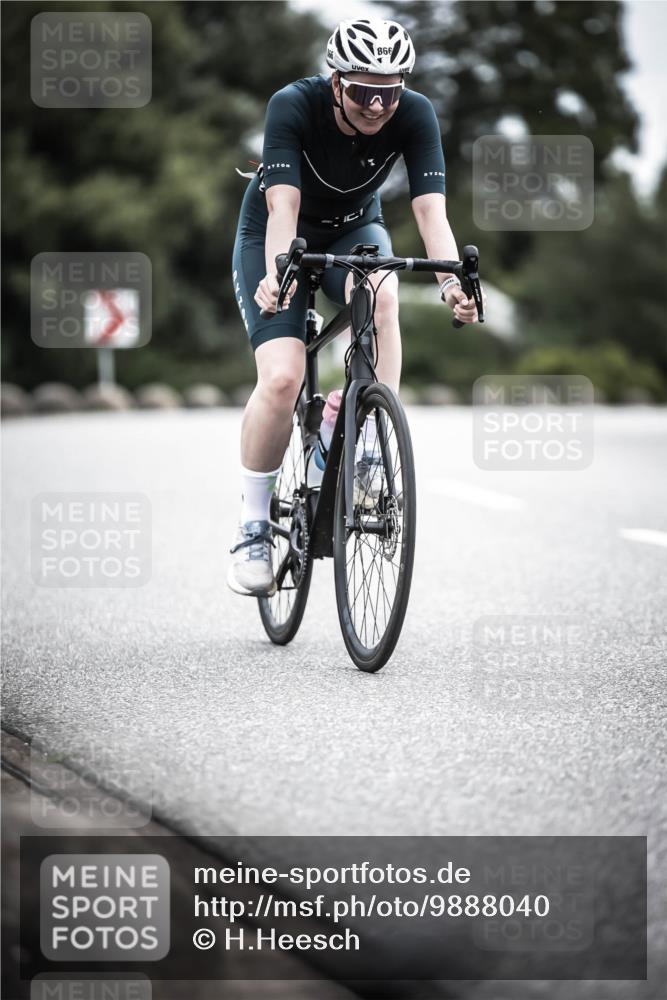21.06.2026 - 29. Vierlanden-Triathlon H.Heesch http://msf.ph/oto/9888040 21.06.2026 12:12:56 Radfahren 851, 866 meine-sportfotos.de