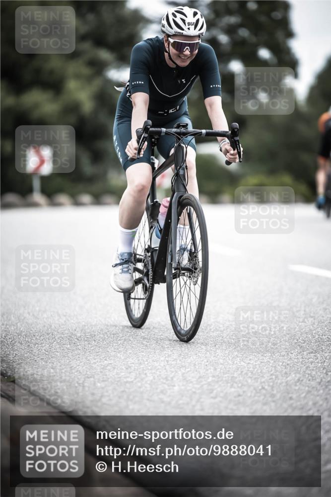 21.06.2026 - 29. Vierlanden-Triathlon H.Heesch http://msf.ph/oto/9888041 21.06.2026 12:12:56 Radfahren 851, 866 meine-sportfotos.de