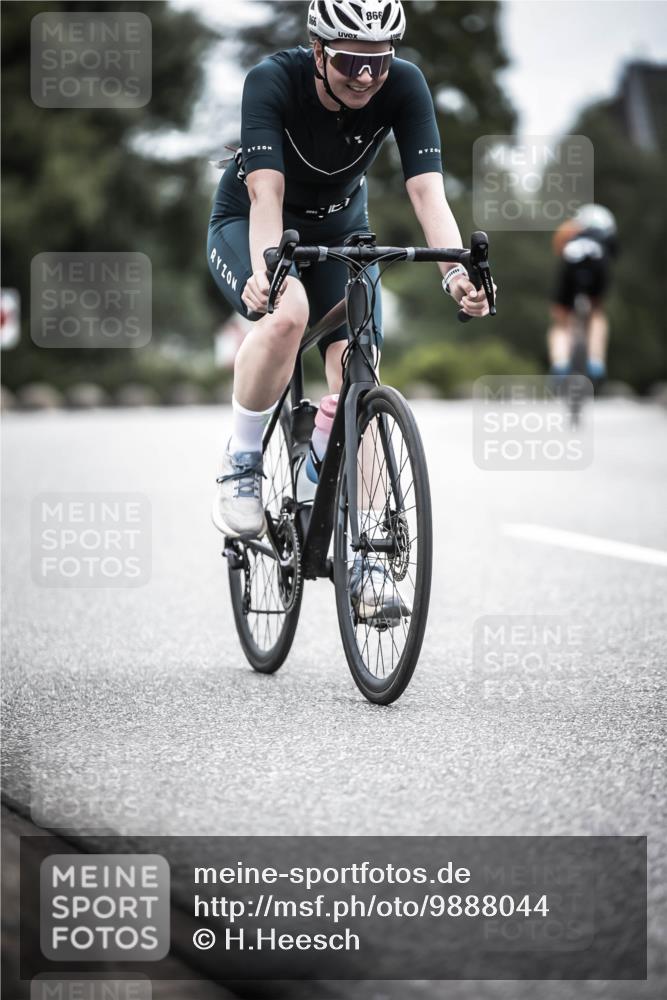 21.06.2026 - 29. Vierlanden-Triathlon H.Heesch http://msf.ph/oto/9888044 21.06.2026 12:12:56 Radfahren 851, 866 meine-sportfotos.de