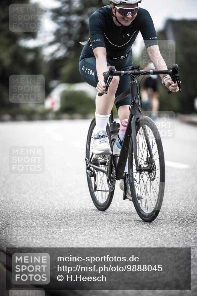 21.06.2026 - 29. Vierlanden-Triathlon H.Heesch http://msf.ph/oto/9888045 21.06.2026 12:12:56 Radfahren 851, 866 meine-sportfotos.de