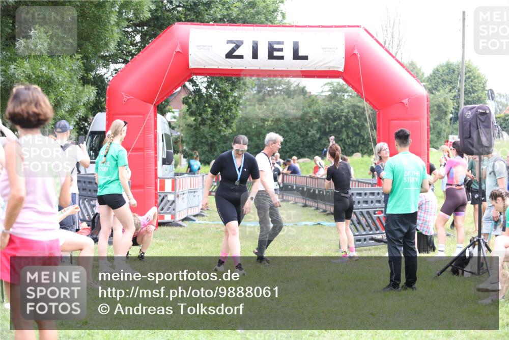 21.06.2026 - 29. Vierlanden-Triathlon Andreas Tolksdorf http://msf.ph/oto/9888061 21.06.2026 11:39:49 Ziel 481, 568, 481, 568 meine-sportfotos.de