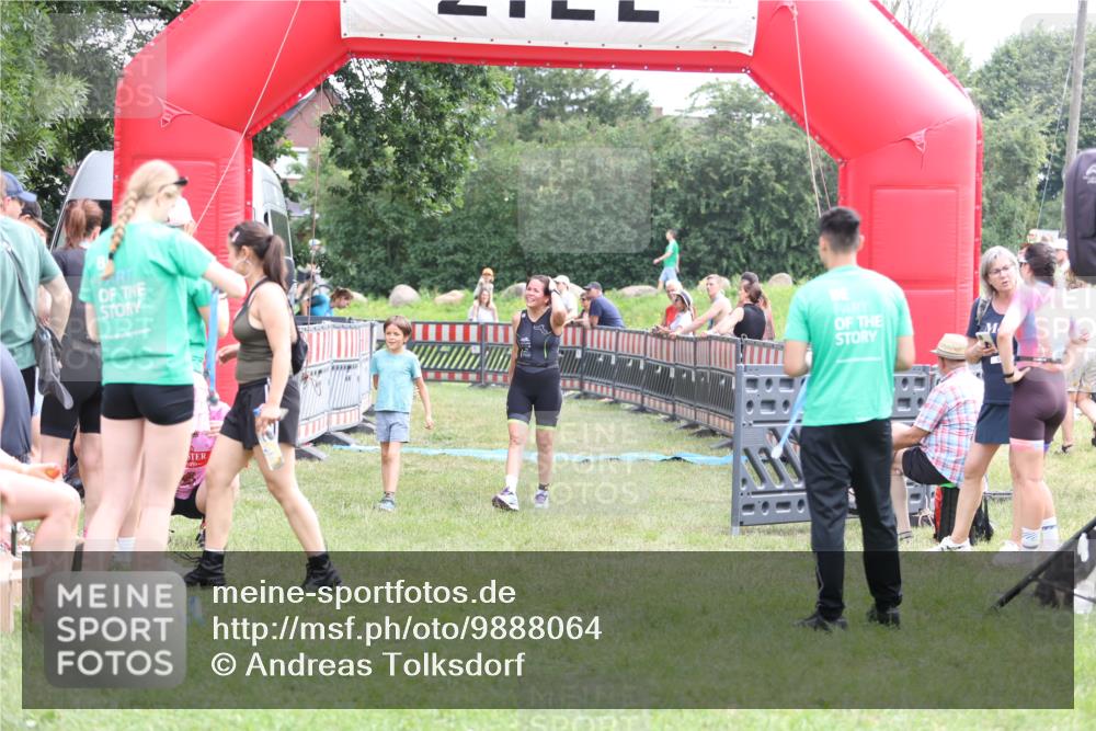 21.06.2026 - 29. Vierlanden-Triathlon Andreas Tolksdorf http://msf.ph/oto/9888064 21.06.2026 11:40:01 Ziel 568, 568 meine-sportfotos.de
