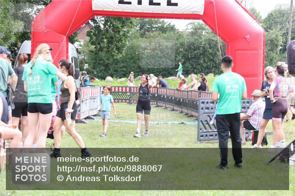 21.06.2026 - 29. Vierlanden-Triathlon Andreas Tolksdorf http://msf.ph/oto/9888067 21.06.2026 11:40:01 Ziel 568, 568 meine-sportfotos.de