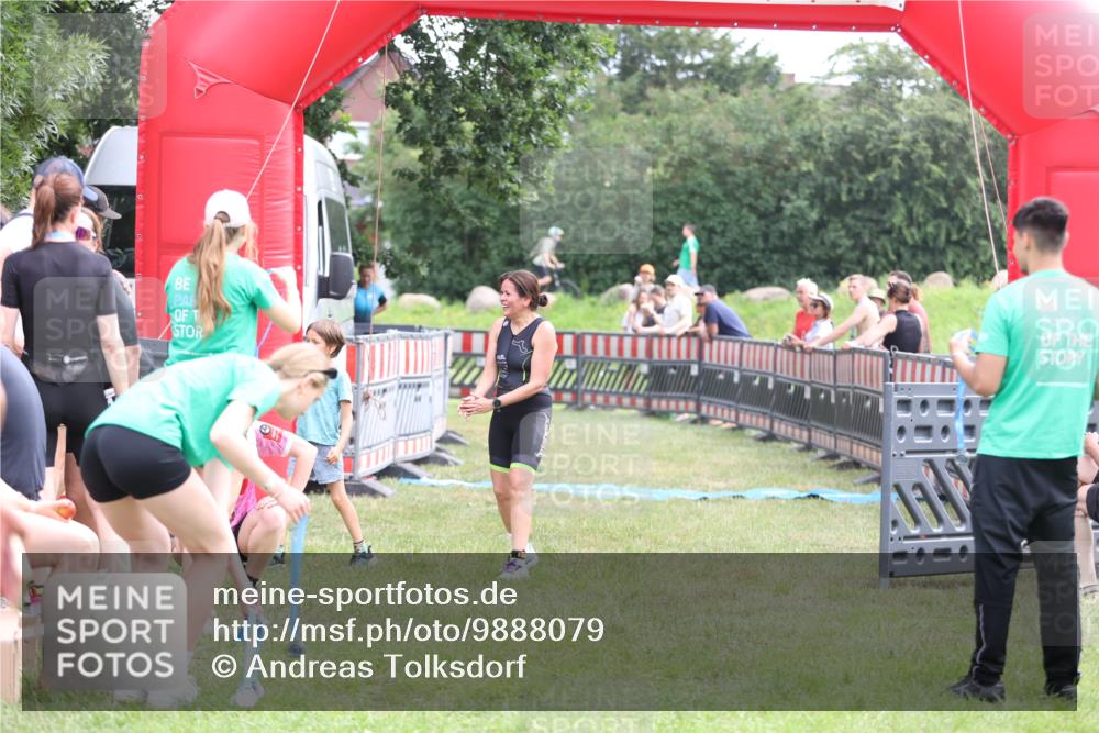 21.06.2026 - 29. Vierlanden-Triathlon Andreas Tolksdorf http://msf.ph/oto/9888079 21.06.2026 11:40:03 Ziel  meine-sportfotos.de