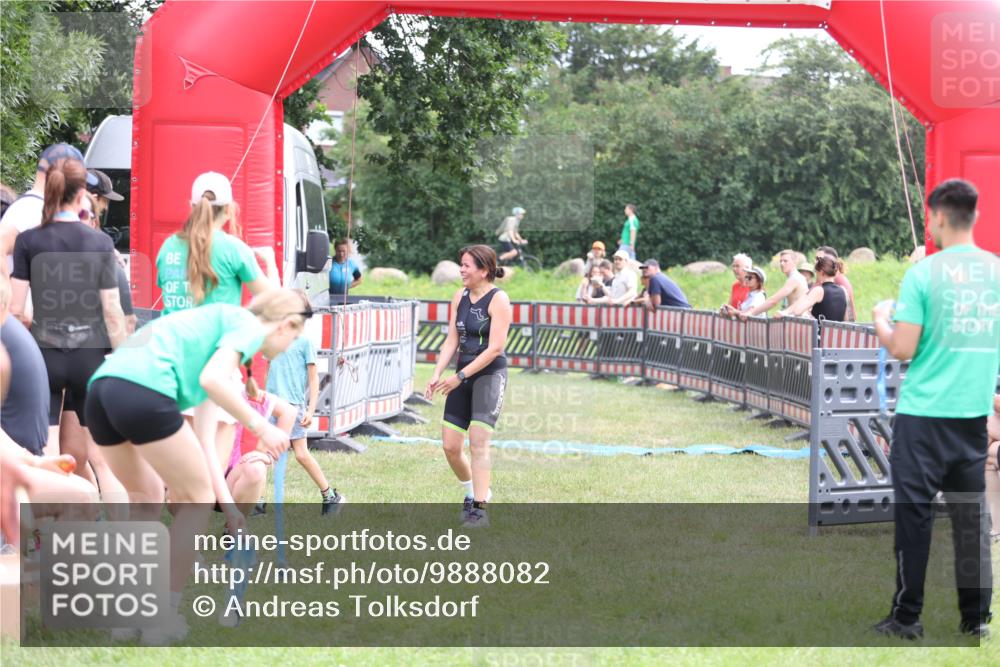 21.06.2026 - 29. Vierlanden-Triathlon Andreas Tolksdorf http://msf.ph/oto/9888082 21.06.2026 11:40:03 Ziel  meine-sportfotos.de