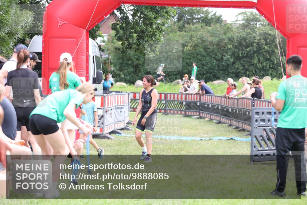 21.06.2026 - 29. Vierlanden-Triathlon Andreas Tolksdorf http://msf.ph/oto/9888085 21.06.2026 11:40:03 Ziel  meine-sportfotos.de
