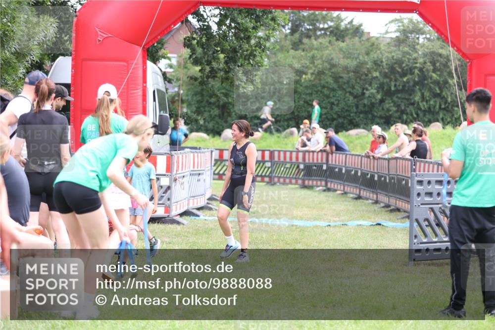 21.06.2026 - 29. Vierlanden-Triathlon Andreas Tolksdorf http://msf.ph/oto/9888088 21.06.2026 11:40:03 Ziel  meine-sportfotos.de