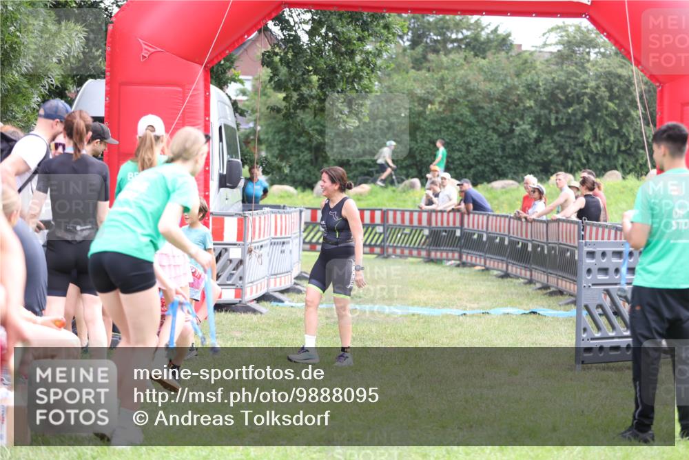21.06.2026 - 29. Vierlanden-Triathlon Andreas Tolksdorf http://msf.ph/oto/9888095 21.06.2026 11:40:03 Ziel  meine-sportfotos.de