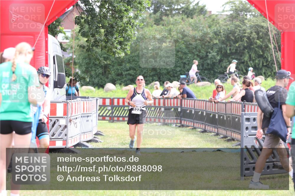 21.06.2026 - 29. Vierlanden-Triathlon Andreas Tolksdorf http://msf.ph/oto/9888098 21.06.2026 11:40:22 Ziel 522, 522 meine-sportfotos.de