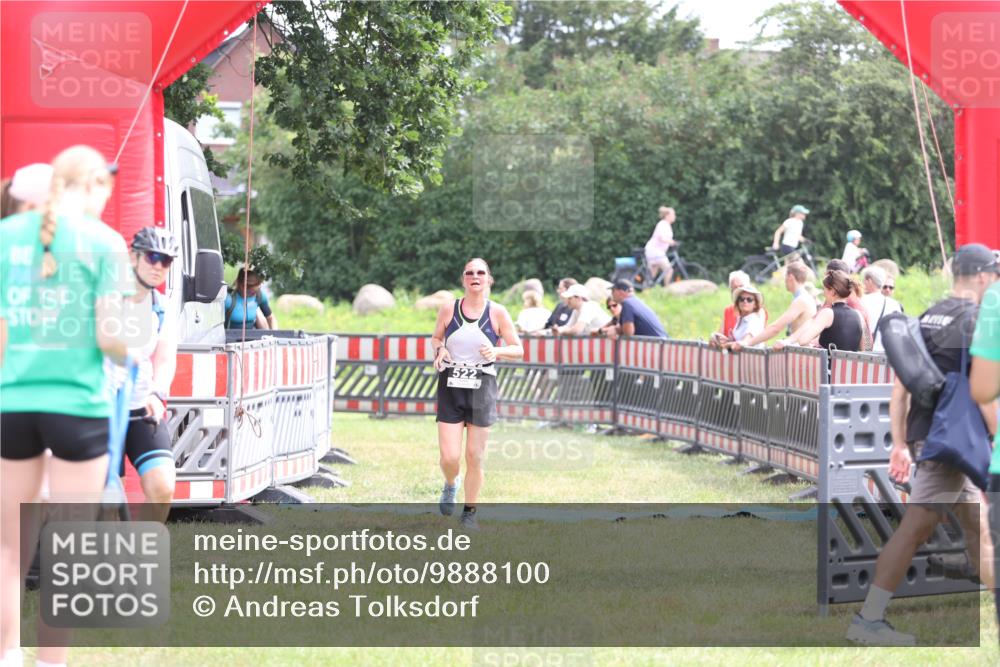 21.06.2026 - 29. Vierlanden-Triathlon Andreas Tolksdorf http://msf.ph/oto/9888100 21.06.2026 11:40:22 Ziel 522, 522 meine-sportfotos.de