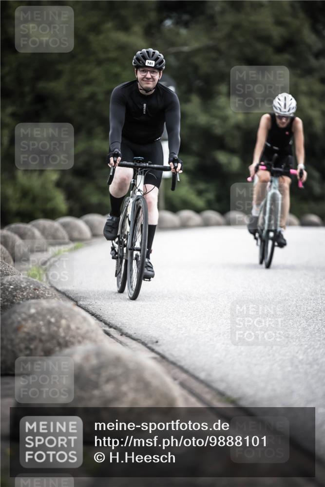 21.06.2026 - 29. Vierlanden-Triathlon H.Heesch http://msf.ph/oto/9888101 21.06.2026 12:14:06 Radfahren 651, 741, 890 meine-sportfotos.de