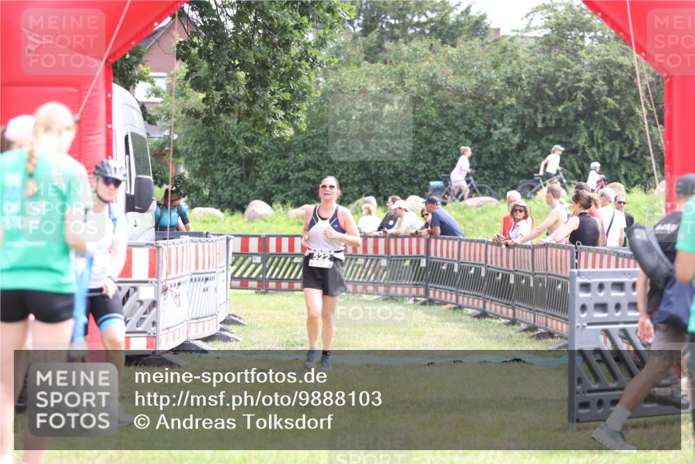 21.06.2026 - 29. Vierlanden-Triathlon Andreas Tolksdorf http://msf.ph/oto/9888103 21.06.2026 11:40:22 Ziel 522, 522 meine-sportfotos.de
