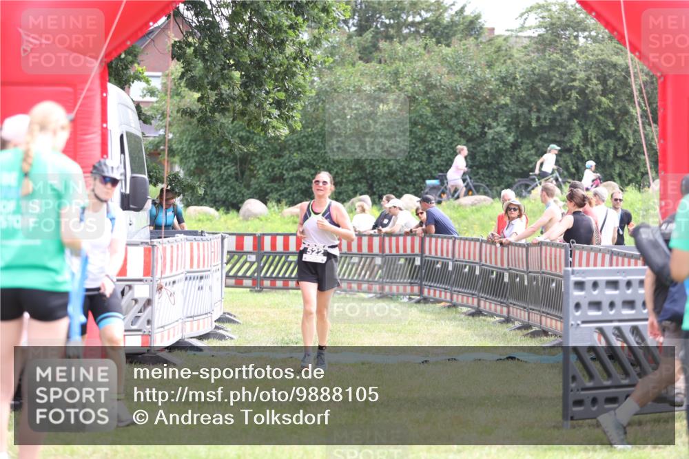 21.06.2026 - 29. Vierlanden-Triathlon Andreas Tolksdorf http://msf.ph/oto/9888105 21.06.2026 11:40:23 Ziel 522, 522 meine-sportfotos.de