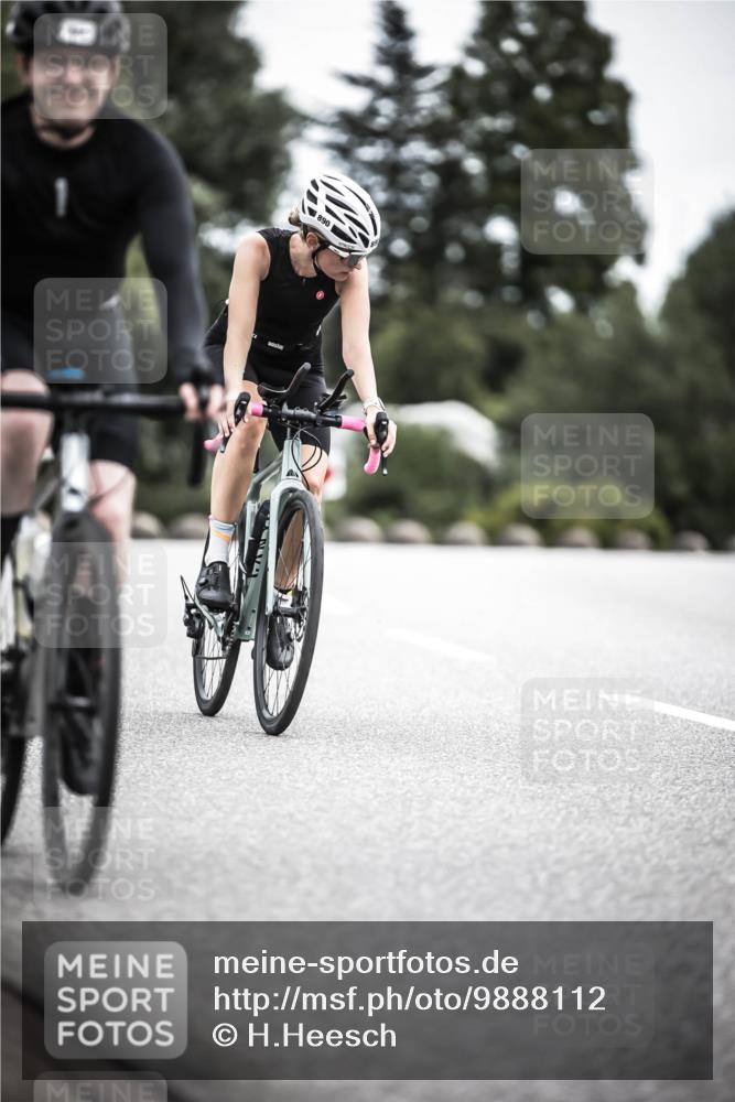 21.06.2026 - 29. Vierlanden-Triathlon H.Heesch http://msf.ph/oto/9888112 21.06.2026 12:14:07 Radfahren 651, 741, 890 meine-sportfotos.de