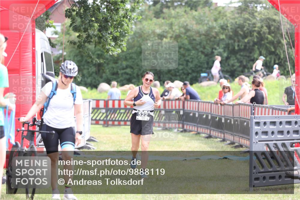 21.06.2026 - 29. Vierlanden-Triathlon Andreas Tolksdorf http://msf.ph/oto/9888119 21.06.2026 11:40:24 Ziel 522, 522 meine-sportfotos.de