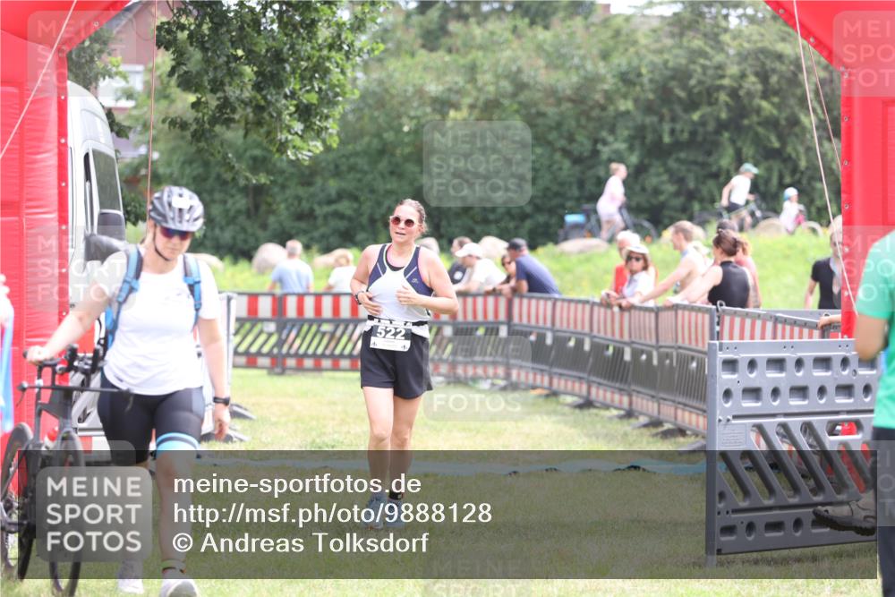 21.06.2026 - 29. Vierlanden-Triathlon Andreas Tolksdorf http://msf.ph/oto/9888128 21.06.2026 11:40:24 Ziel 522, 522 meine-sportfotos.de
