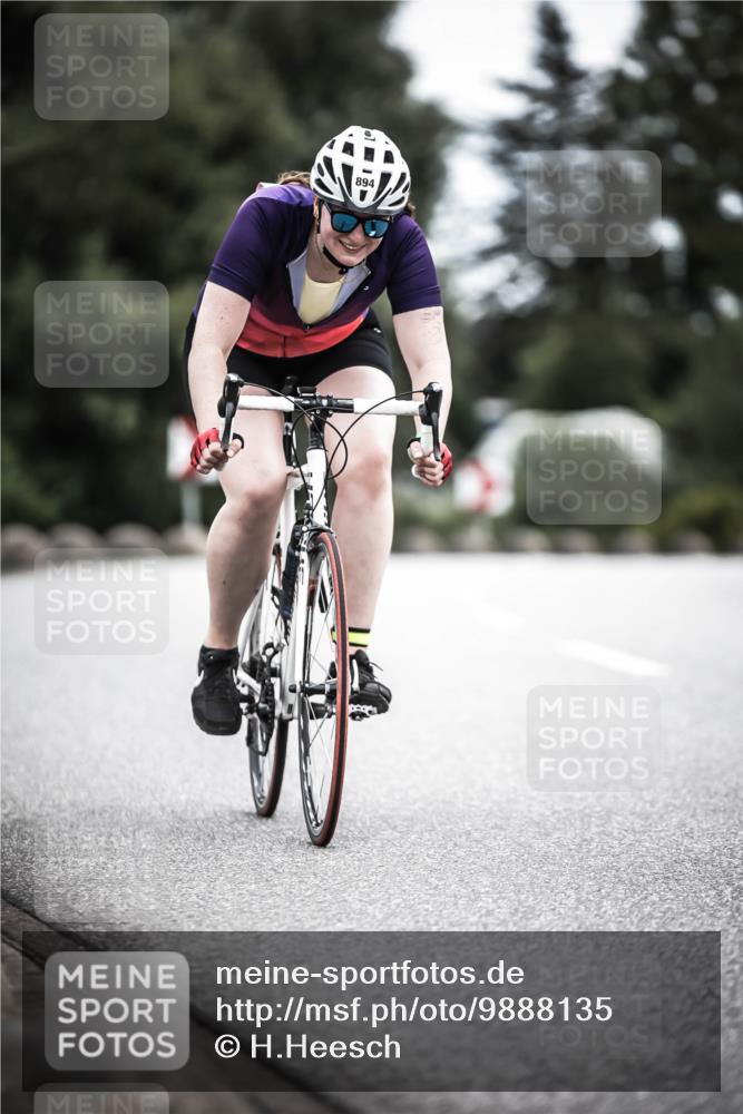 21.06.2026 - 29. Vierlanden-Triathlon H.Heesch http://msf.ph/oto/9888135 21.06.2026 12:14:36 Radfahren 713, 894 meine-sportfotos.de