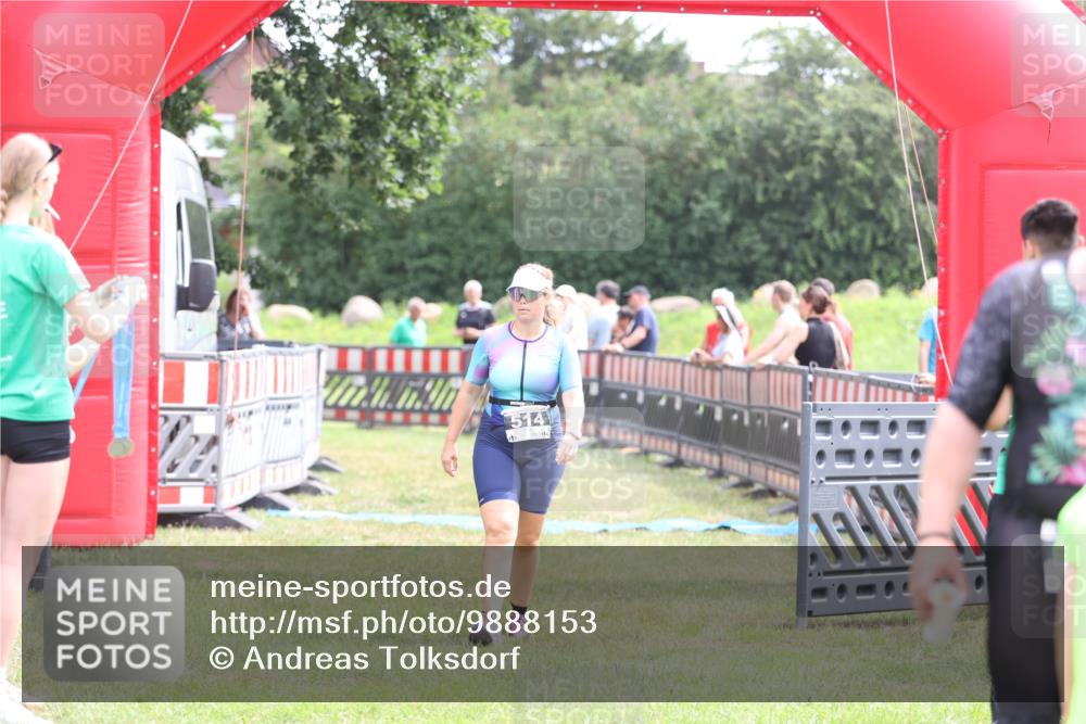 21.06.2026 - 29. Vierlanden-Triathlon Andreas Tolksdorf http://msf.ph/oto/9888153 21.06.2026 11:40:55 Ziel 514, 514 meine-sportfotos.de