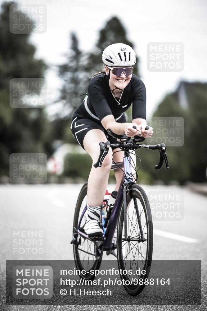 21.06.2026 - 29. Vierlanden-Triathlon H.Heesch http://msf.ph/oto/9888164 21.06.2026 12:15:06 Radfahren 736, 831 meine-sportfotos.de