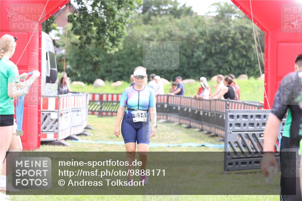21.06.2026 - 29. Vierlanden-Triathlon Andreas Tolksdorf http://msf.ph/oto/9888171 21.06.2026 11:40:56 Ziel  meine-sportfotos.de