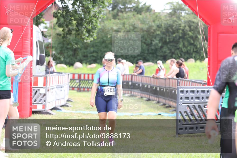 21.06.2026 - 29. Vierlanden-Triathlon Andreas Tolksdorf http://msf.ph/oto/9888173 21.06.2026 11:40:56 Ziel  meine-sportfotos.de
