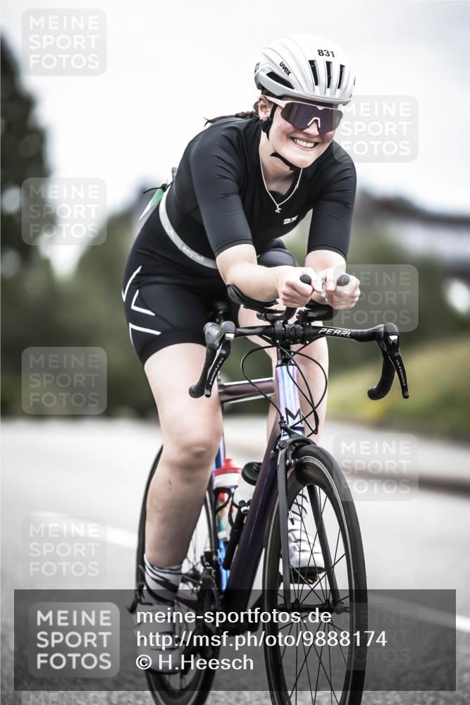 21.06.2026 - 29. Vierlanden-Triathlon H.Heesch http://msf.ph/oto/9888174 21.06.2026 12:15:06 Radfahren 736, 831 meine-sportfotos.de