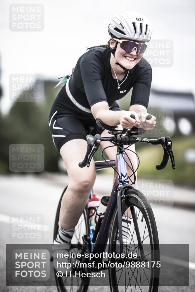 21.06.2026 - 29. Vierlanden-Triathlon H.Heesch http://msf.ph/oto/9888175 21.06.2026 12:15:06 Radfahren 736, 831 meine-sportfotos.de