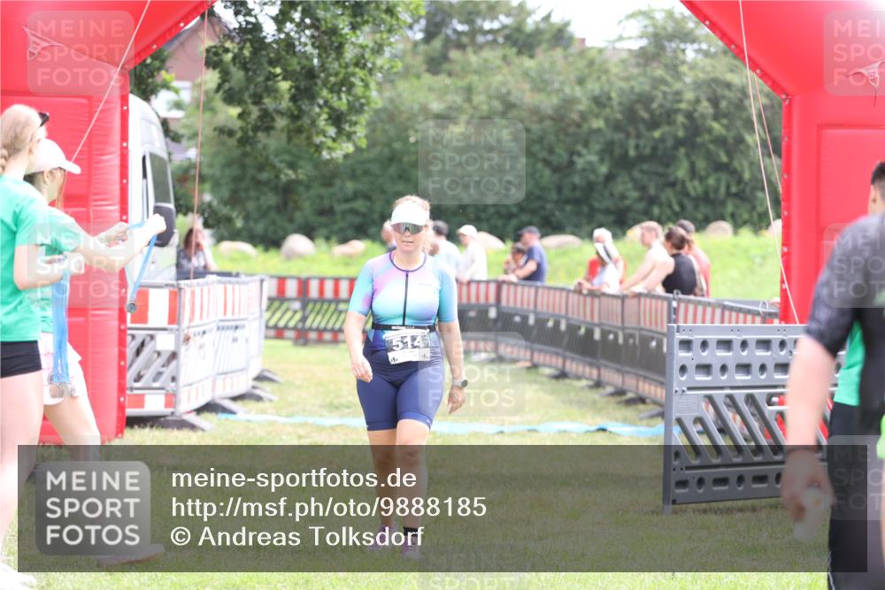 21.06.2026 - 29. Vierlanden-Triathlon Andreas Tolksdorf http://msf.ph/oto/9888185 21.06.2026 11:40:56 Ziel  meine-sportfotos.de