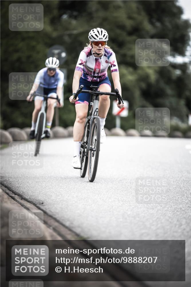 21.06.2026 - 29. Vierlanden-Triathlon H.Heesch http://msf.ph/oto/9888207 21.06.2026 12:15:32 Radfahren 842, 849, 874 meine-sportfotos.de