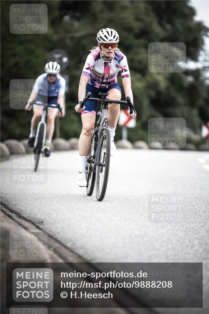 21.06.2026 - 29. Vierlanden-Triathlon H.Heesch http://msf.ph/oto/9888208 21.06.2026 12:15:32 Radfahren 842, 849, 874 meine-sportfotos.de
