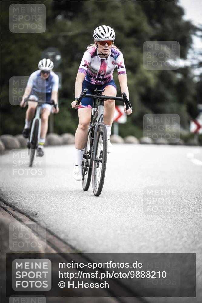 21.06.2026 - 29. Vierlanden-Triathlon H.Heesch http://msf.ph/oto/9888210 21.06.2026 12:15:32 Radfahren 842, 849, 874 meine-sportfotos.de
