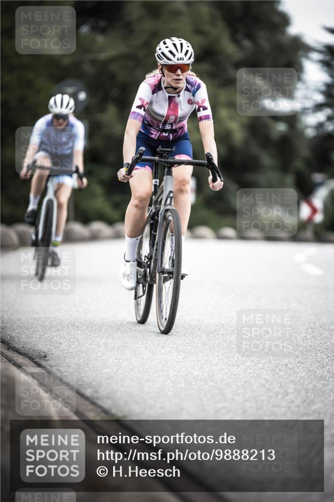 21.06.2026 - 29. Vierlanden-Triathlon H.Heesch http://msf.ph/oto/9888213 21.06.2026 12:15:32 Radfahren 842, 849, 874 meine-sportfotos.de