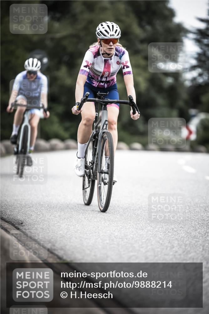 21.06.2026 - 29. Vierlanden-Triathlon H.Heesch http://msf.ph/oto/9888214 21.06.2026 12:15:32 Radfahren 842, 849, 874 meine-sportfotos.de