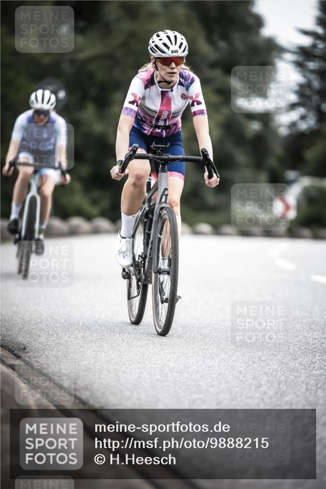 21.06.2026 - 29. Vierlanden-Triathlon H.Heesch http://msf.ph/oto/9888215 21.06.2026 12:15:32 Radfahren 842, 849, 874 meine-sportfotos.de