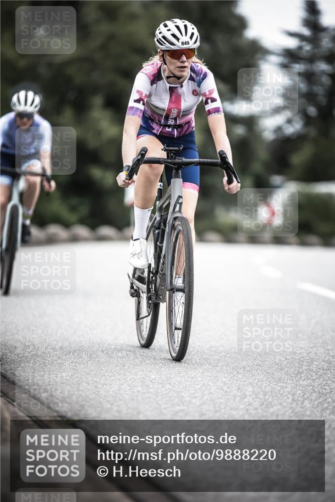 21.06.2026 - 29. Vierlanden-Triathlon H.Heesch http://msf.ph/oto/9888220 21.06.2026 12:15:32 Radfahren 842, 849, 874 meine-sportfotos.de