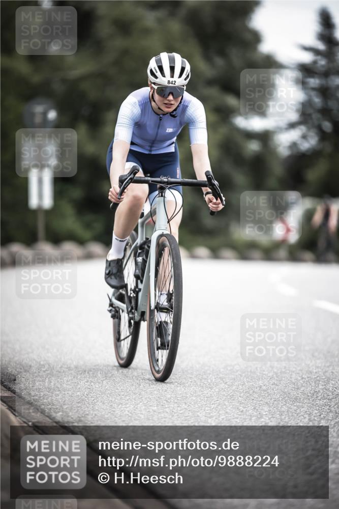 21.06.2026 - 29. Vierlanden-Triathlon H.Heesch http://msf.ph/oto/9888224 21.06.2026 12:15:33 Radfahren 842, 849, 874 meine-sportfotos.de