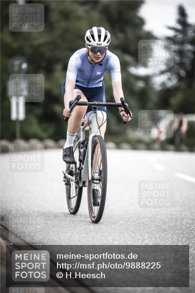 21.06.2026 - 29. Vierlanden-Triathlon H.Heesch http://msf.ph/oto/9888225 21.06.2026 12:15:33 Radfahren 842, 849, 874 meine-sportfotos.de
