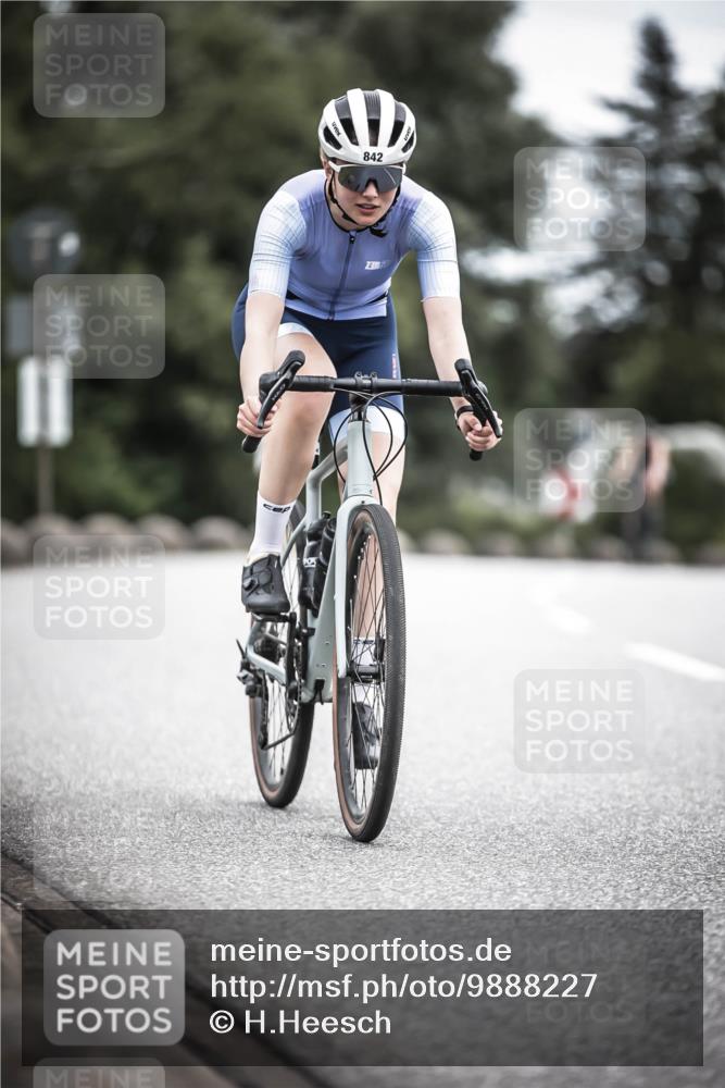 21.06.2026 - 29. Vierlanden-Triathlon H.Heesch http://msf.ph/oto/9888227 21.06.2026 12:15:33 Radfahren 842, 849, 874 meine-sportfotos.de