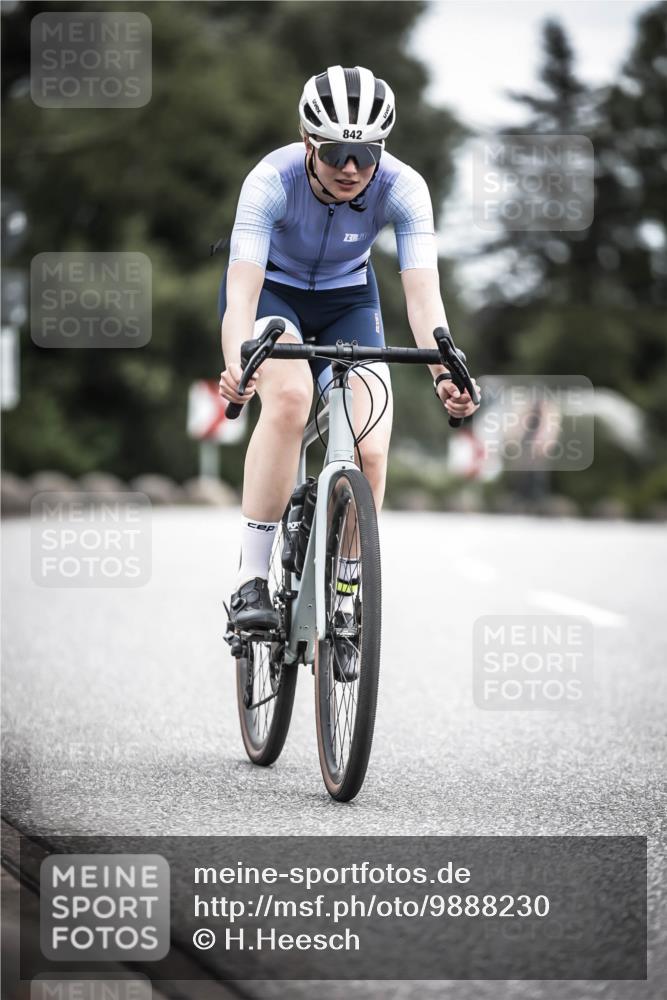 21.06.2026 - 29. Vierlanden-Triathlon H.Heesch http://msf.ph/oto/9888230 21.06.2026 12:15:34 Radfahren 842, 849, 874 meine-sportfotos.de