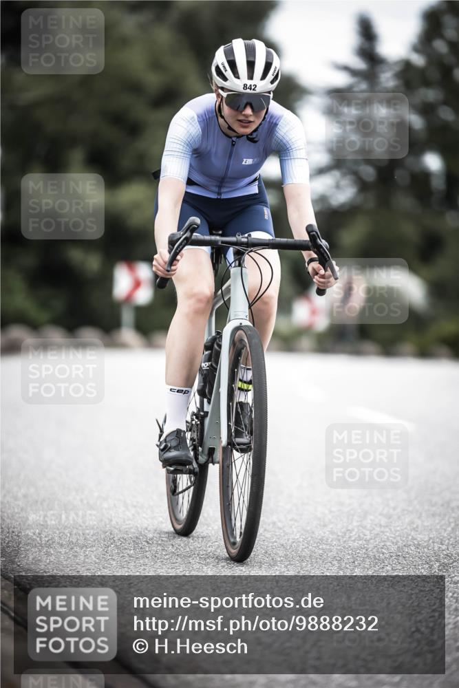 21.06.2026 - 29. Vierlanden-Triathlon H.Heesch http://msf.ph/oto/9888232 21.06.2026 12:15:34 Radfahren 842, 849, 874 meine-sportfotos.de