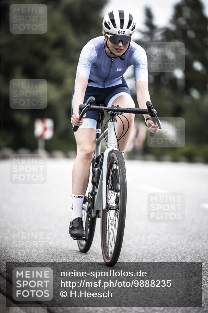 21.06.2026 - 29. Vierlanden-Triathlon H.Heesch http://msf.ph/oto/9888235 21.06.2026 12:15:34 Radfahren 842, 849, 874 meine-sportfotos.de
