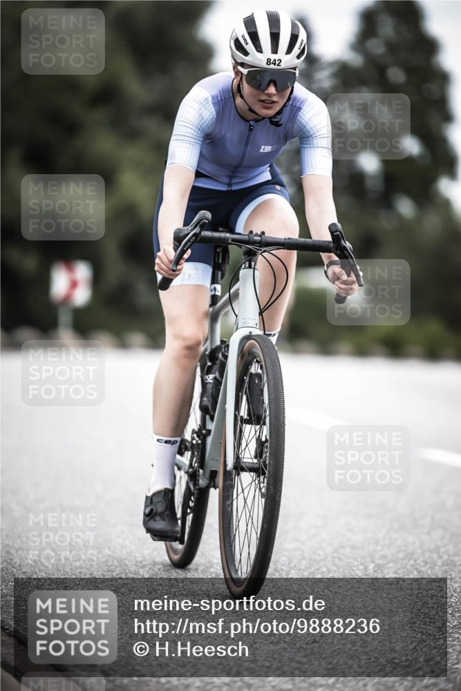 21.06.2026 - 29. Vierlanden-Triathlon H.Heesch http://msf.ph/oto/9888236 21.06.2026 12:15:34 Radfahren 842, 849, 874 meine-sportfotos.de