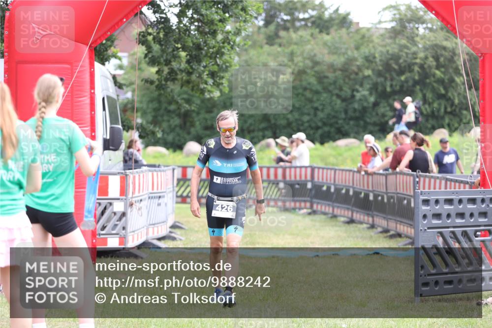 21.06.2026 - 29. Vierlanden-Triathlon Andreas Tolksdorf http://msf.ph/oto/9888242 21.06.2026 11:41:22 Ziel 426, 557, 426, 557 meine-sportfotos.de