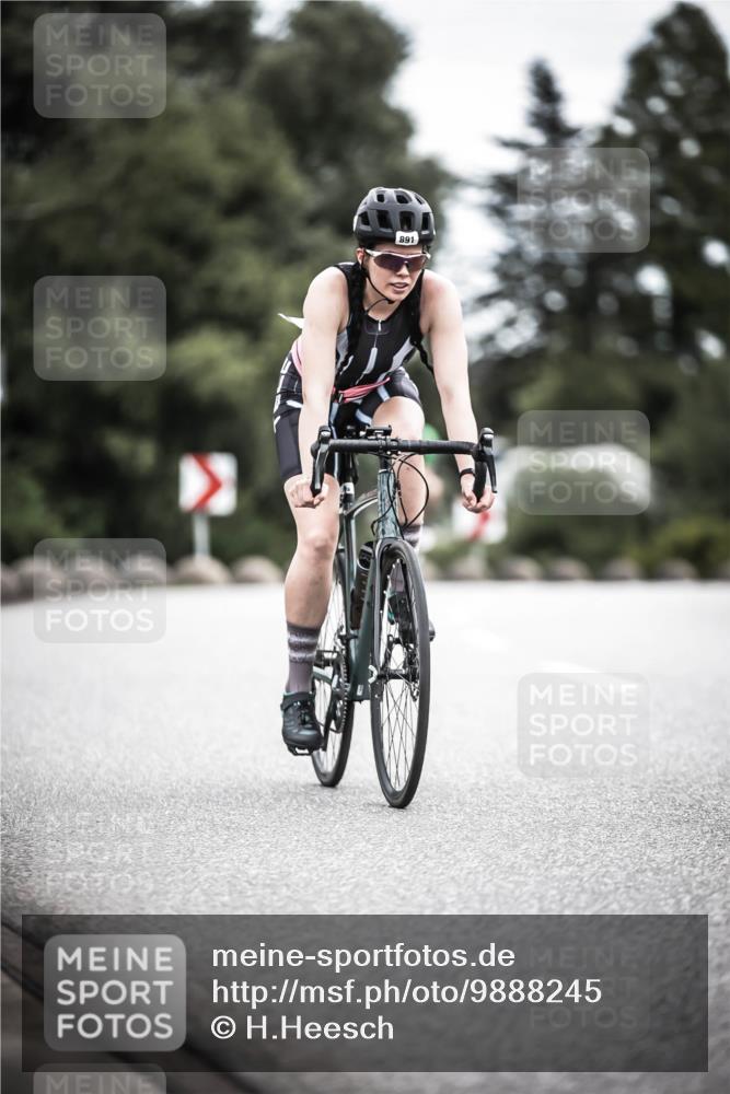21.06.2026 - 29. Vierlanden-Triathlon H.Heesch http://msf.ph/oto/9888245 21.06.2026 12:15:41 Radfahren 891, 930 meine-sportfotos.de