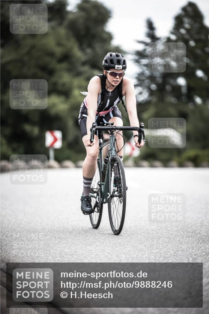 21.06.2026 - 29. Vierlanden-Triathlon H.Heesch http://msf.ph/oto/9888246 21.06.2026 12:15:41 Radfahren 891, 930 meine-sportfotos.de