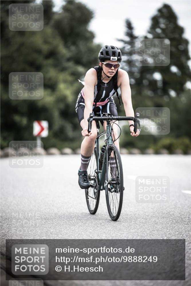 21.06.2026 - 29. Vierlanden-Triathlon H.Heesch http://msf.ph/oto/9888249 21.06.2026 12:15:41 Radfahren 891, 930 meine-sportfotos.de